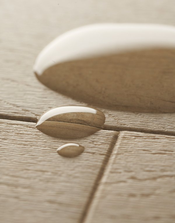 Water droplet on waterproof Pergo floor